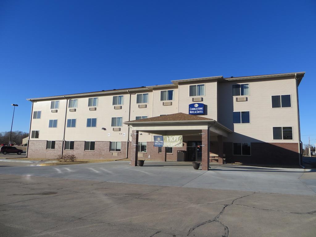 The Edgewood Hotel And Suites Fairbury エクステリア 写真