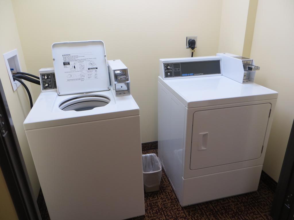 The Edgewood Hotel And Suites Fairbury エクステリア 写真