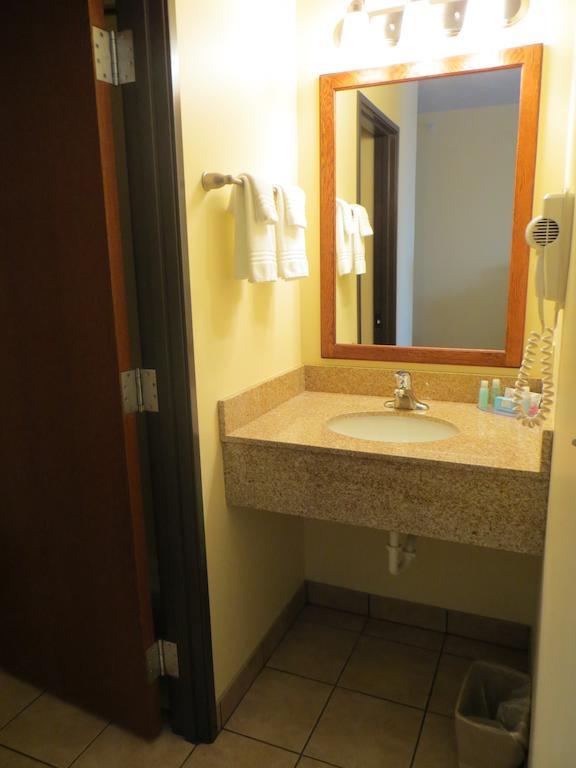 The Edgewood Hotel And Suites Fairbury エクステリア 写真