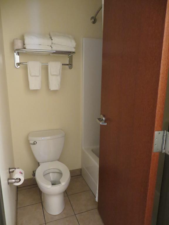The Edgewood Hotel And Suites Fairbury エクステリア 写真