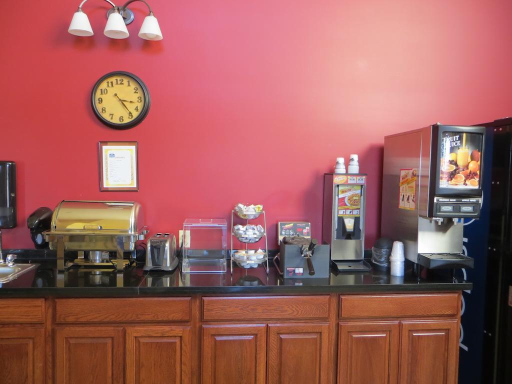 The Edgewood Hotel And Suites Fairbury エクステリア 写真