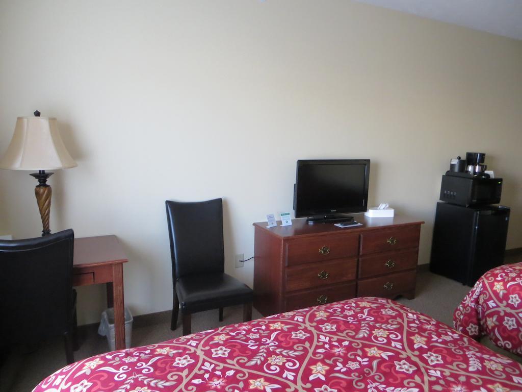 The Edgewood Hotel And Suites Fairbury 部屋 写真