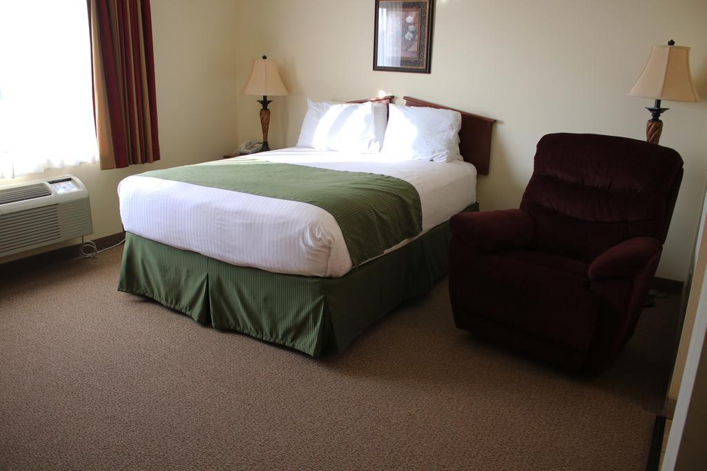 The Edgewood Hotel And Suites Fairbury エクステリア 写真