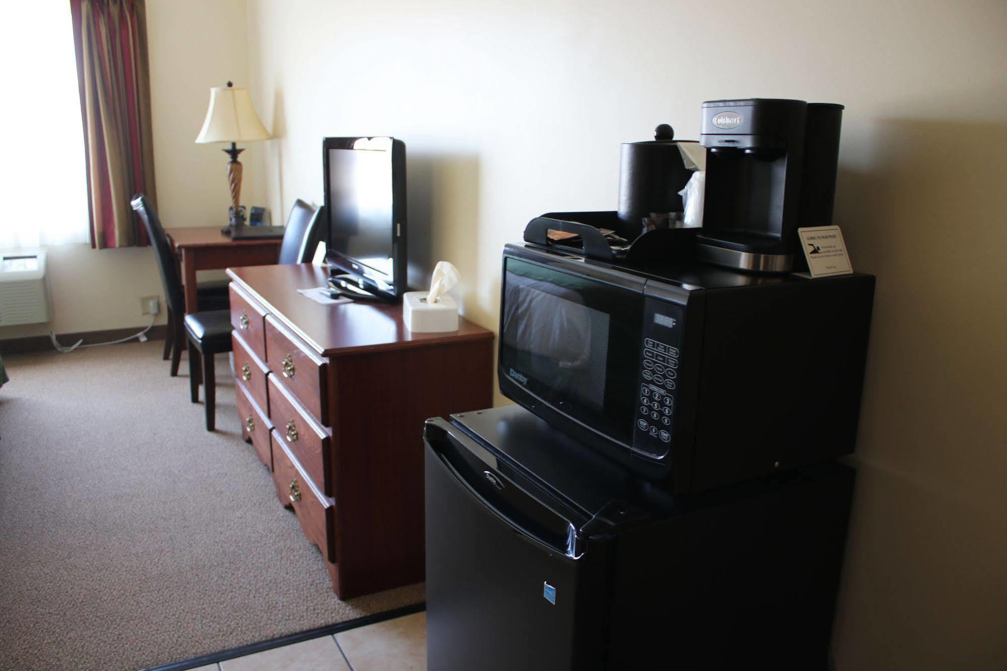 The Edgewood Hotel And Suites Fairbury エクステリア 写真
