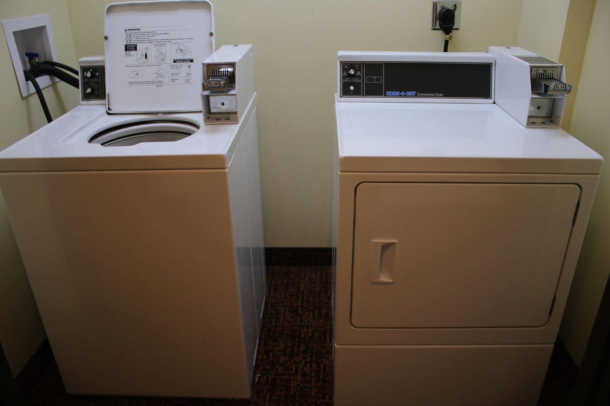 The Edgewood Hotel And Suites Fairbury エクステリア 写真