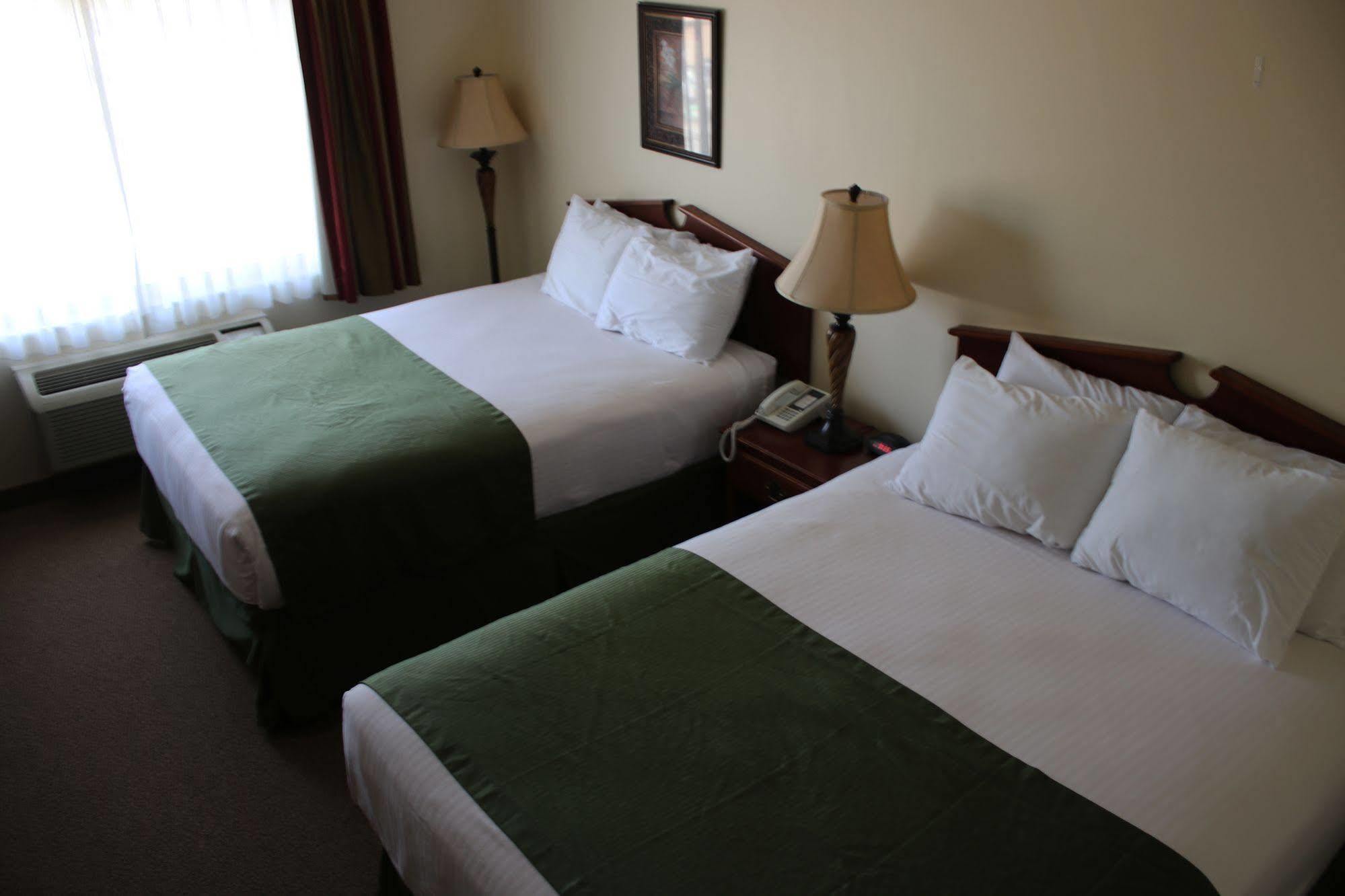 The Edgewood Hotel And Suites Fairbury エクステリア 写真