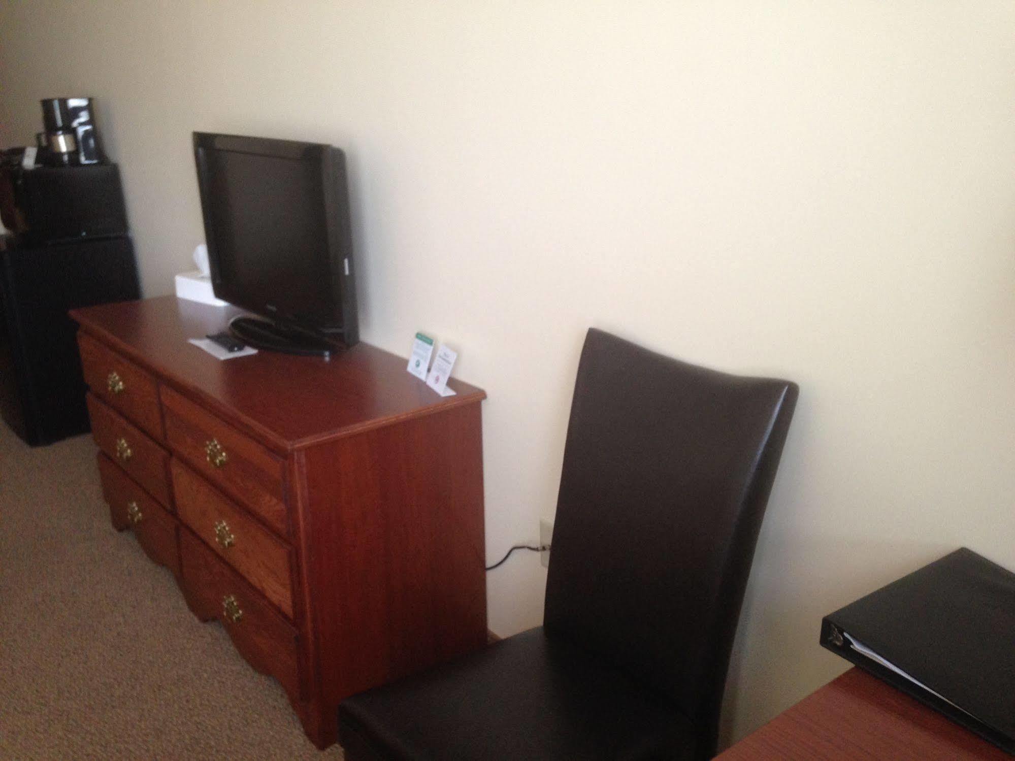 The Edgewood Hotel And Suites Fairbury エクステリア 写真