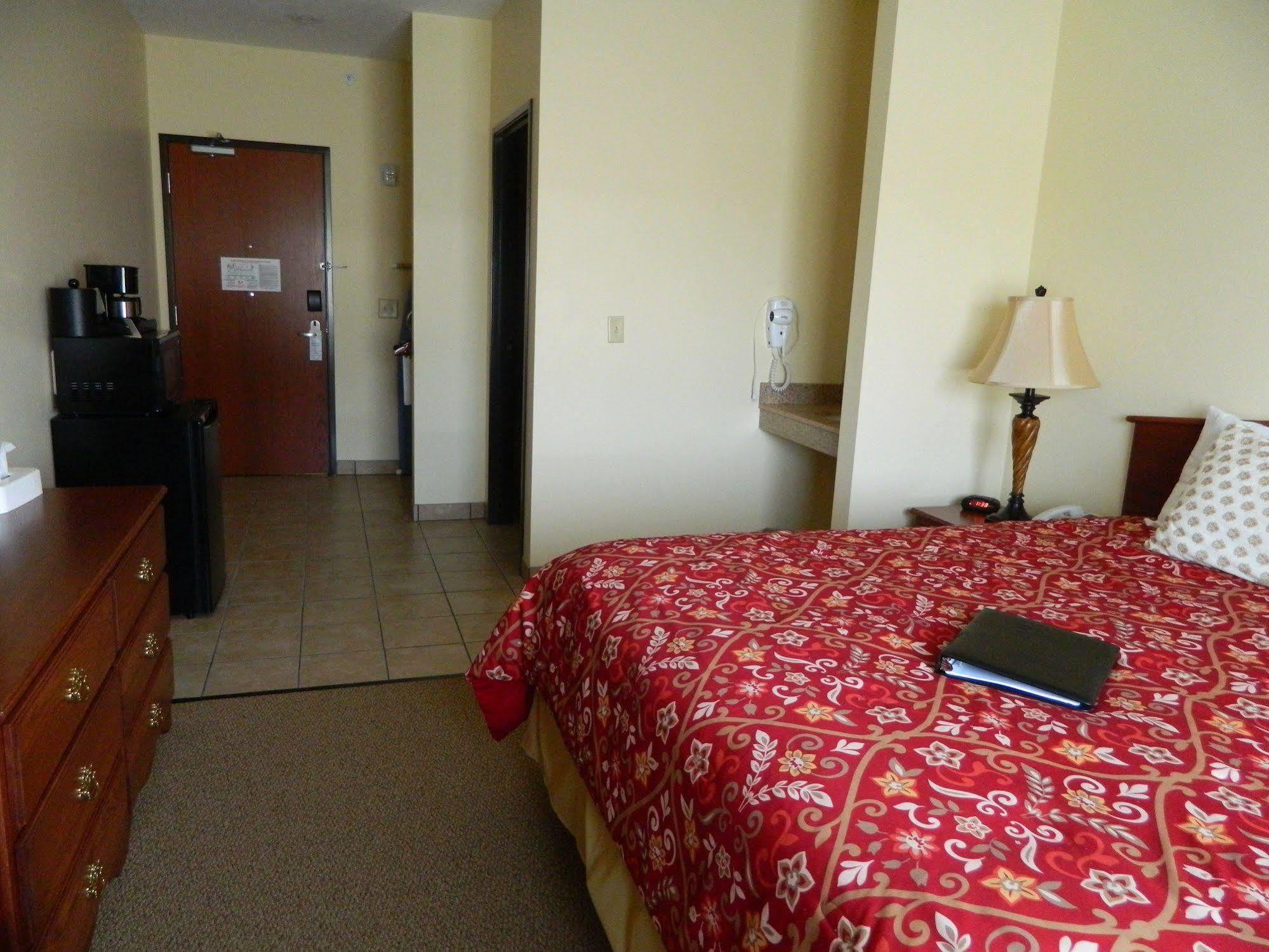 The Edgewood Hotel And Suites Fairbury エクステリア 写真
