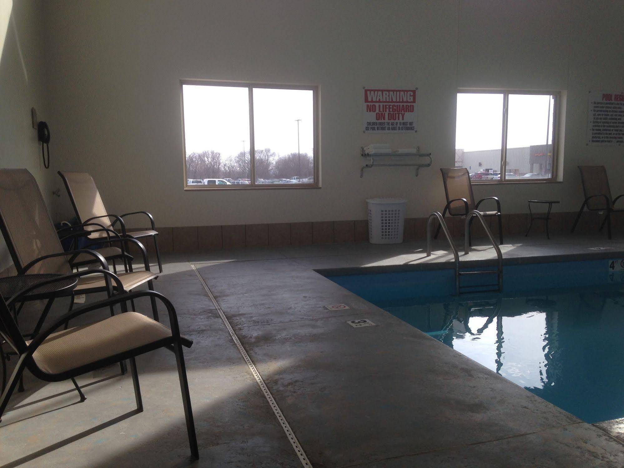 The Edgewood Hotel And Suites Fairbury エクステリア 写真