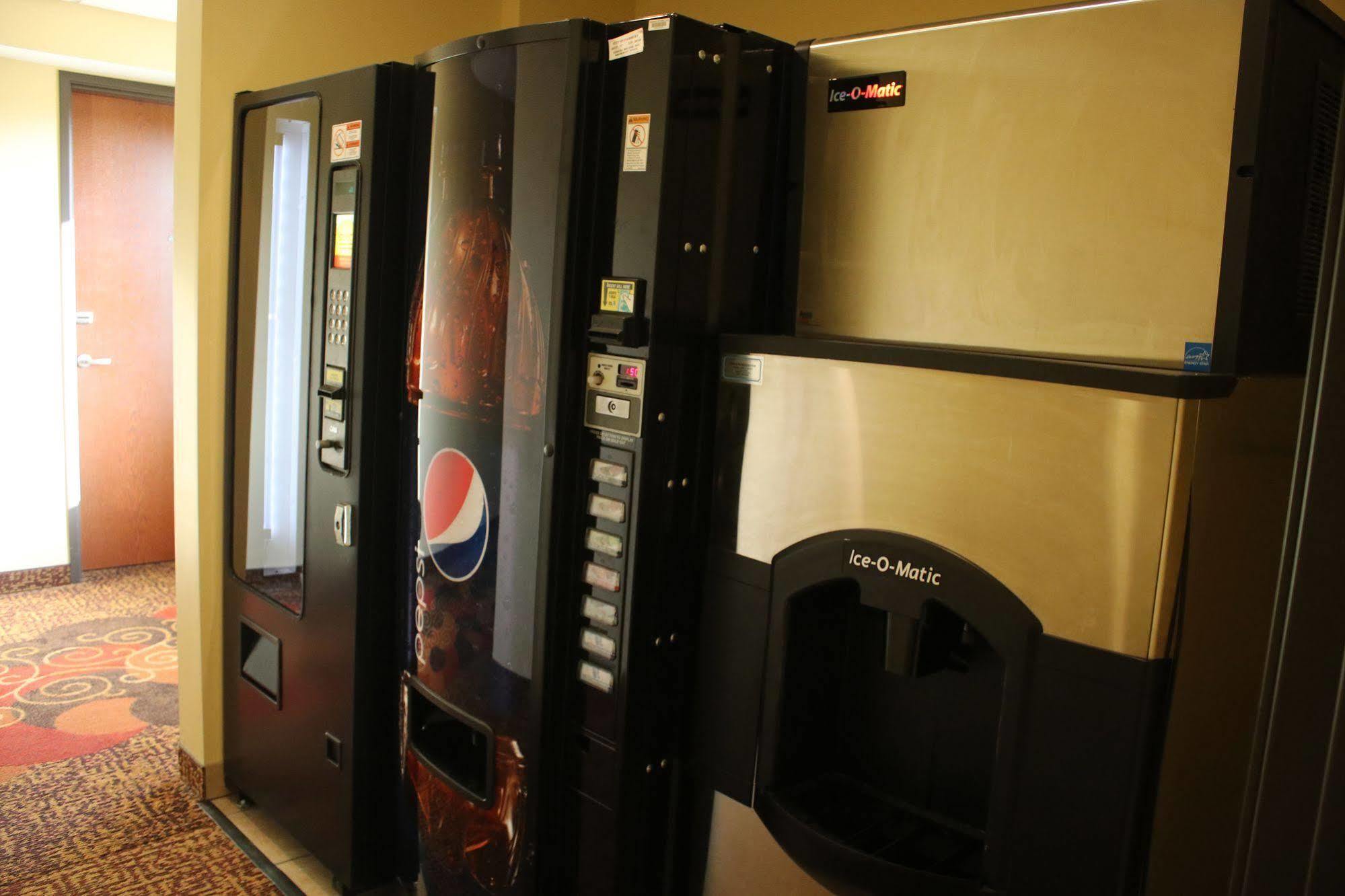 The Edgewood Hotel And Suites Fairbury エクステリア 写真
