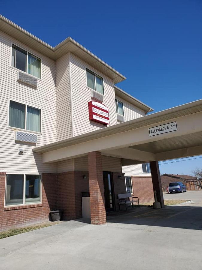 The Edgewood Hotel And Suites Fairbury エクステリア 写真